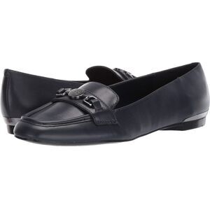 Women’s Navy Bandolino Flavia Loafers Size 8.5.  B64